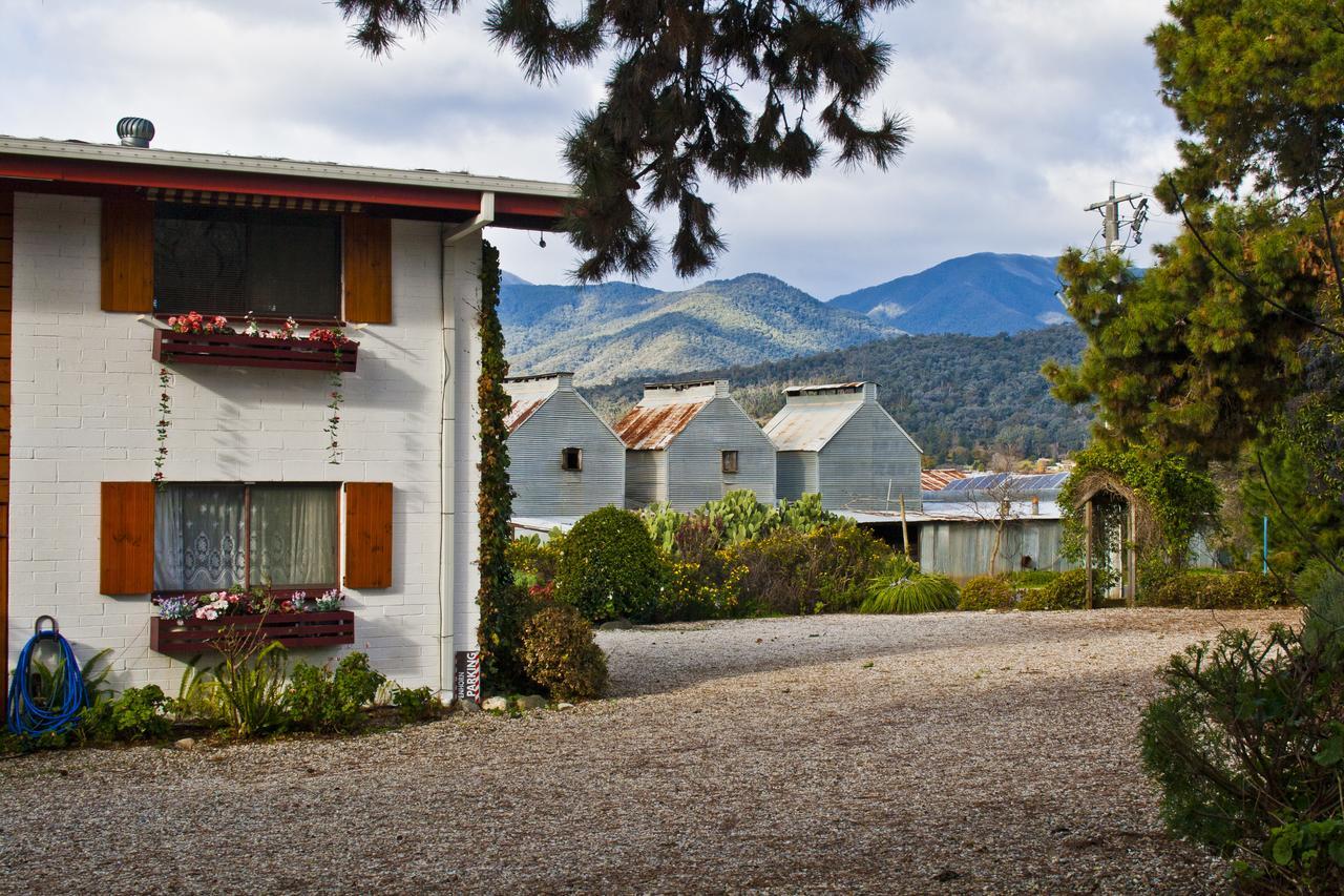 Alpenhorn Holiday Units Mount Beauty Exterior photo